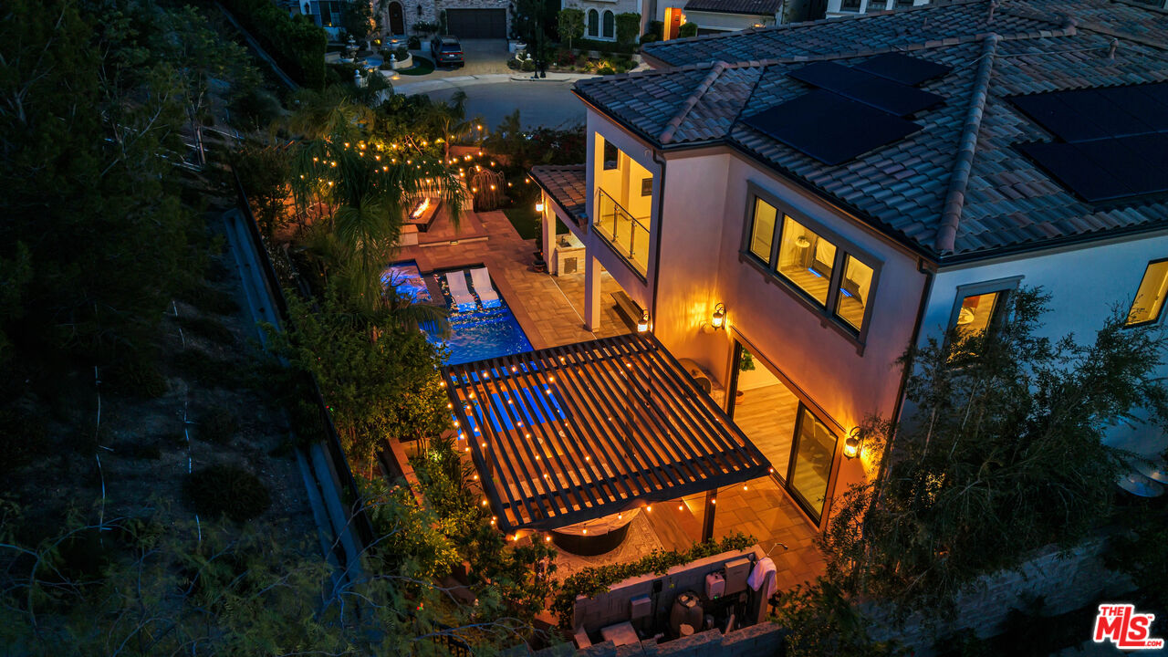 20111 W Piccadilly Ln