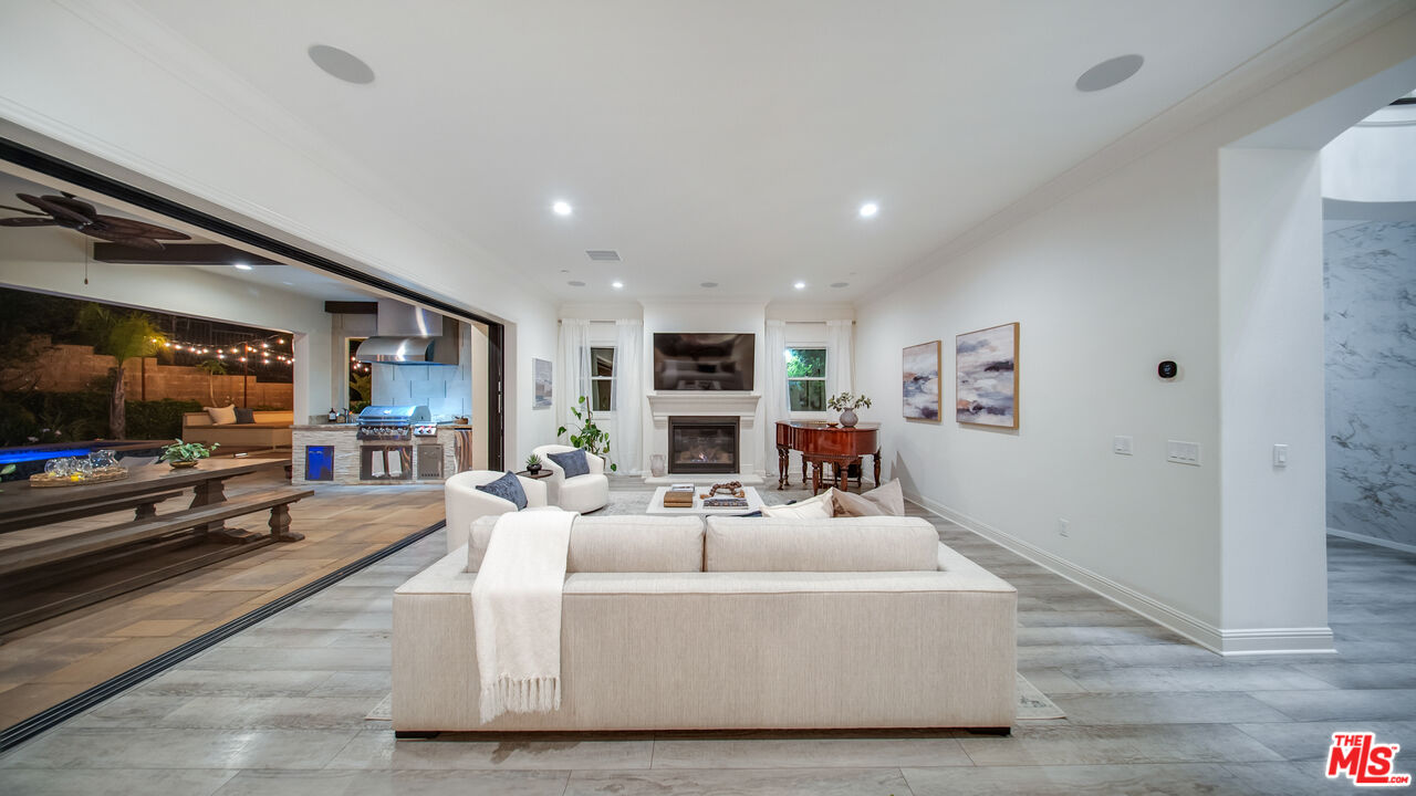 20111 W Piccadilly Ln