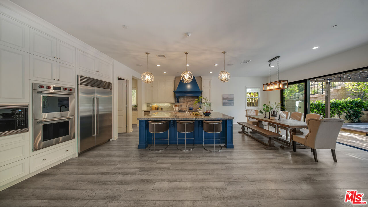 20111 W Piccadilly Ln