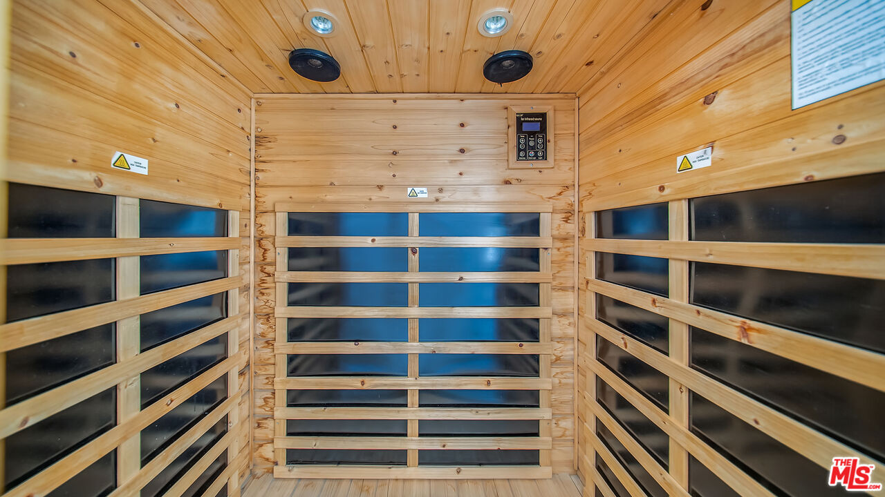 20111 W Piccadilly Ln