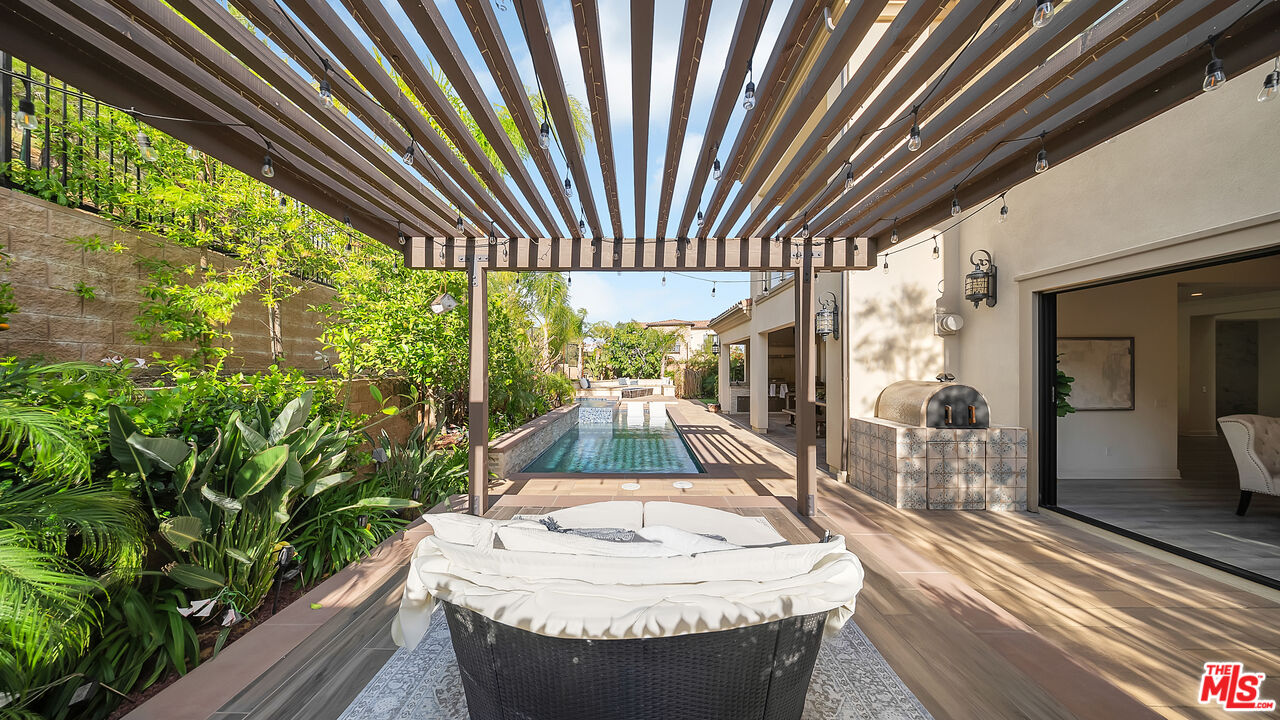 20111 W Piccadilly Ln