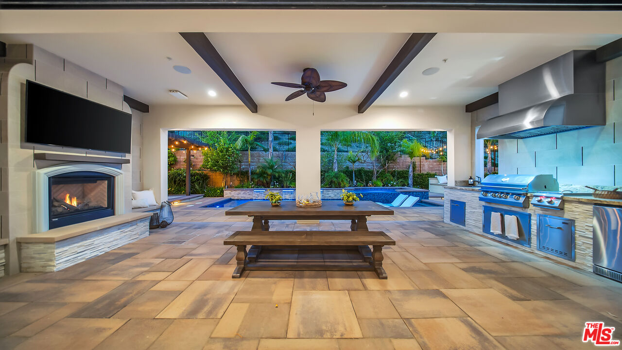 20111 W Piccadilly Ln