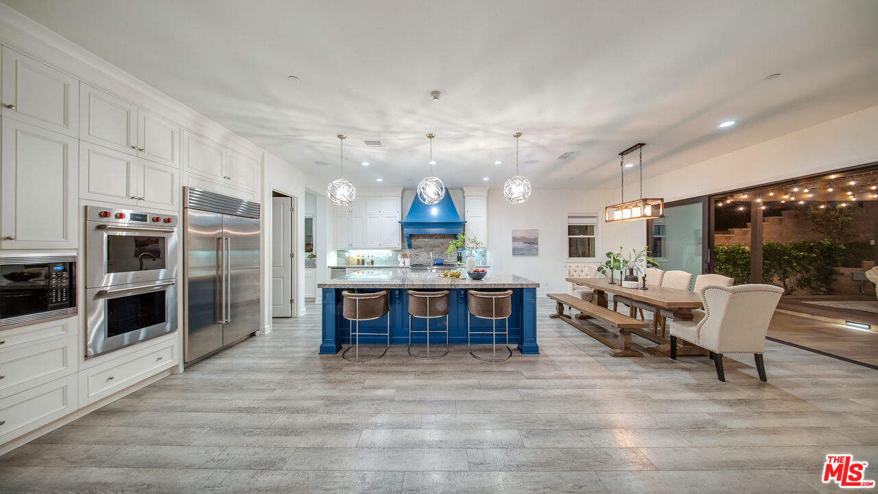 20111 W Piccadilly Ln