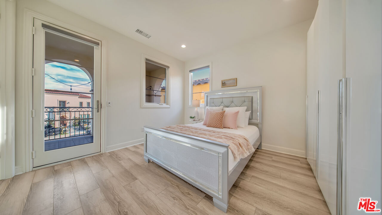 20111 W Piccadilly Ln