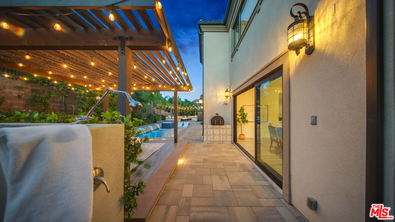 20111 W Piccadilly Ln