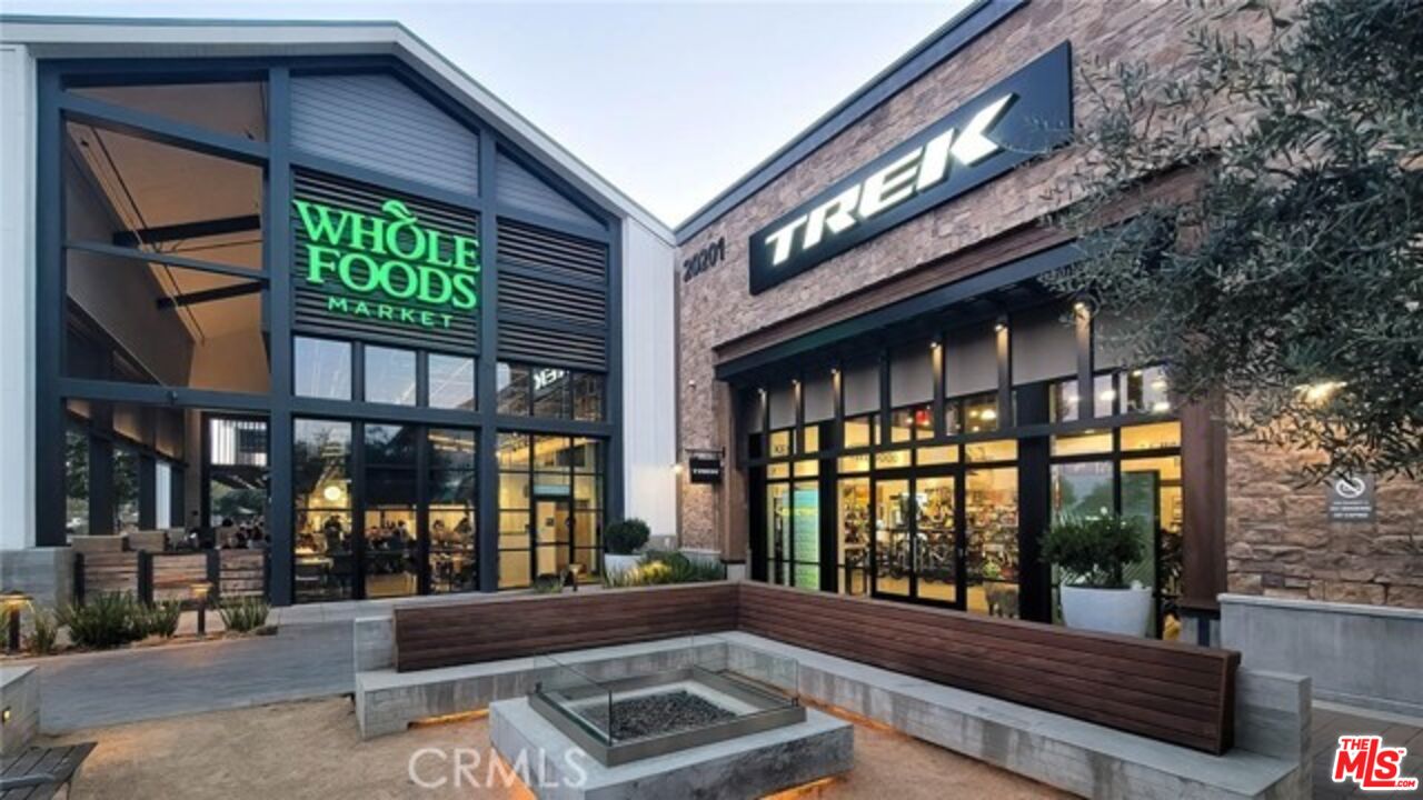 20111 W Piccadilly Ln