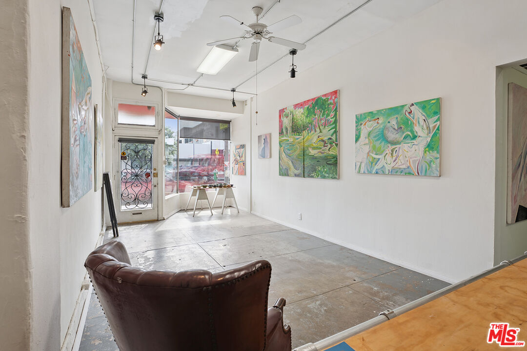 2847 S Robertson Blvd