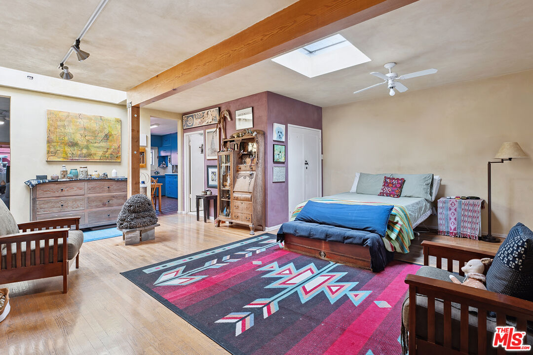 2847 S Robertson Blvd