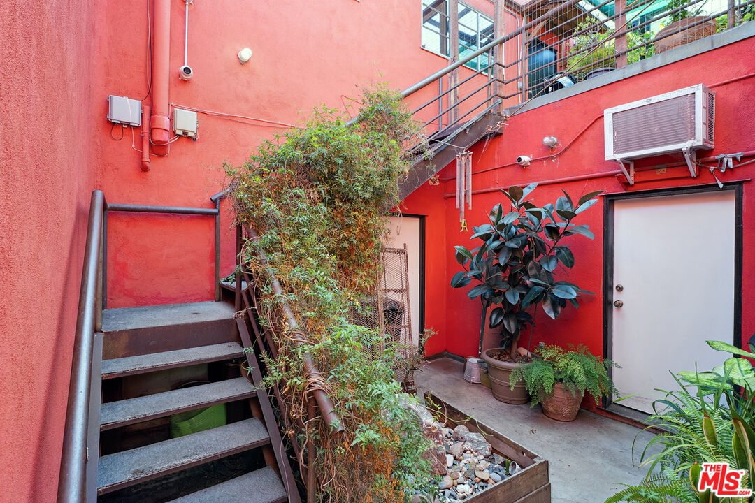 2847 S Robertson Blvd