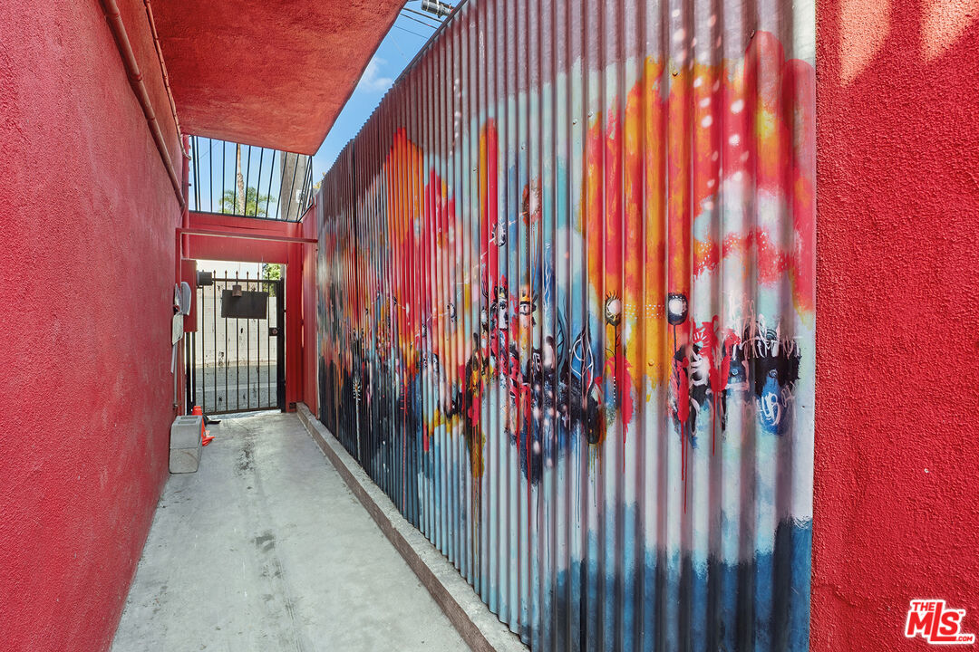 2847 S Robertson Blvd