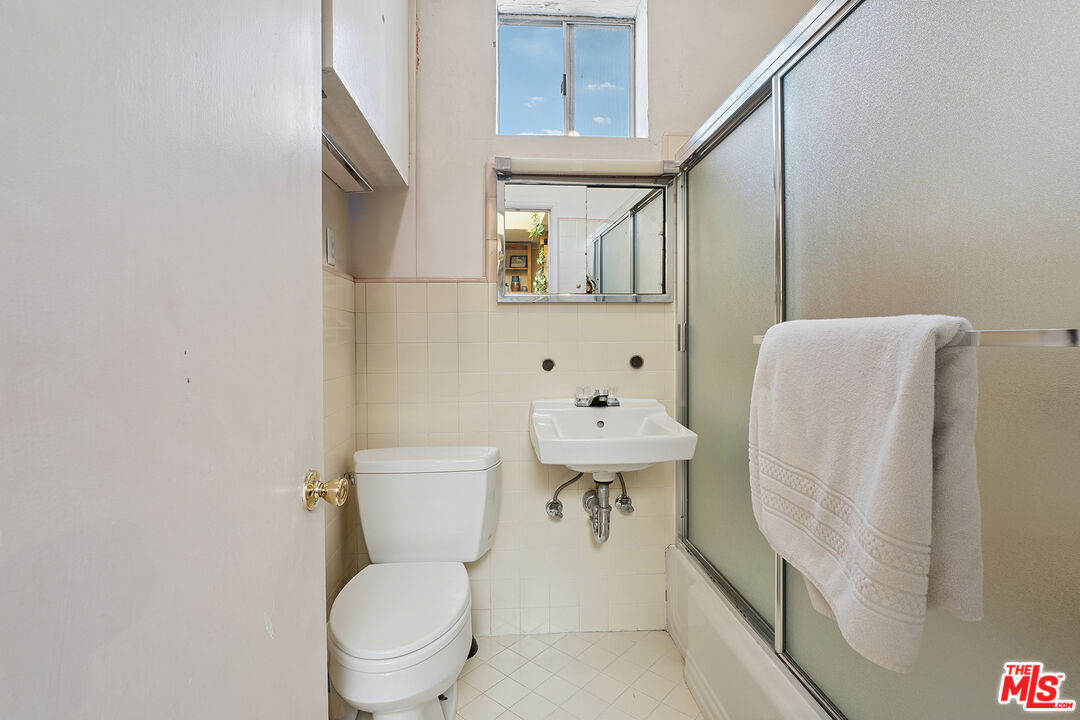 2847 S Robertson Blvd