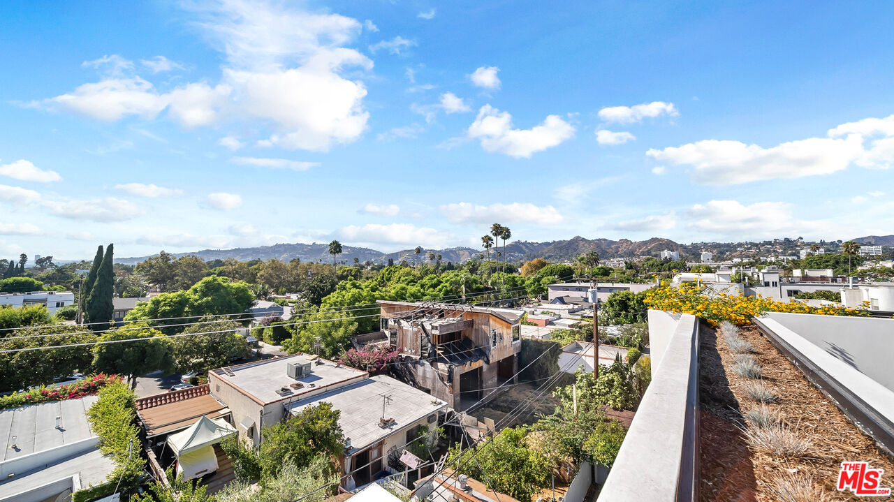 1123 N Formosa Ave Unit: 2