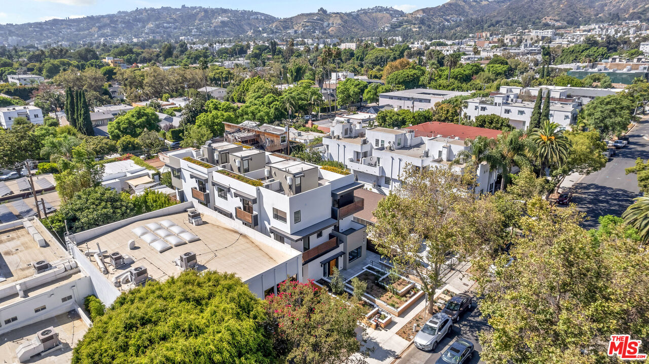 1123 N Formosa Ave Unit: 2