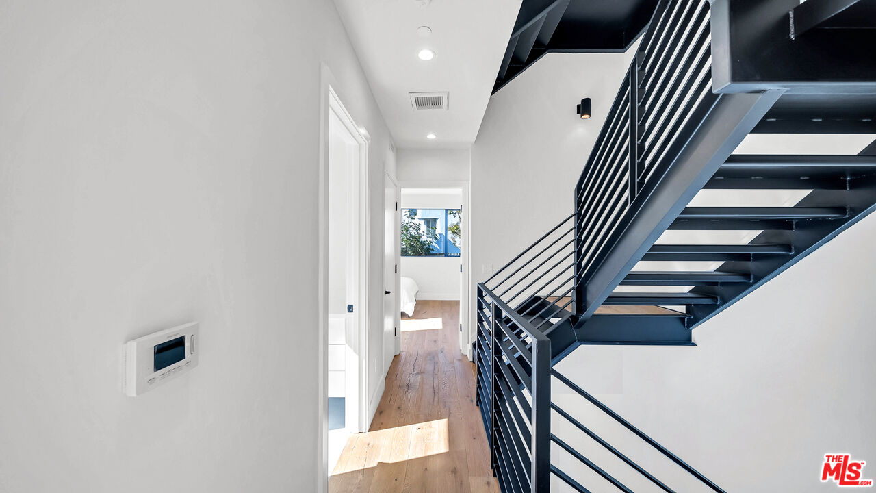 1123 N Formosa Ave Unit: 2