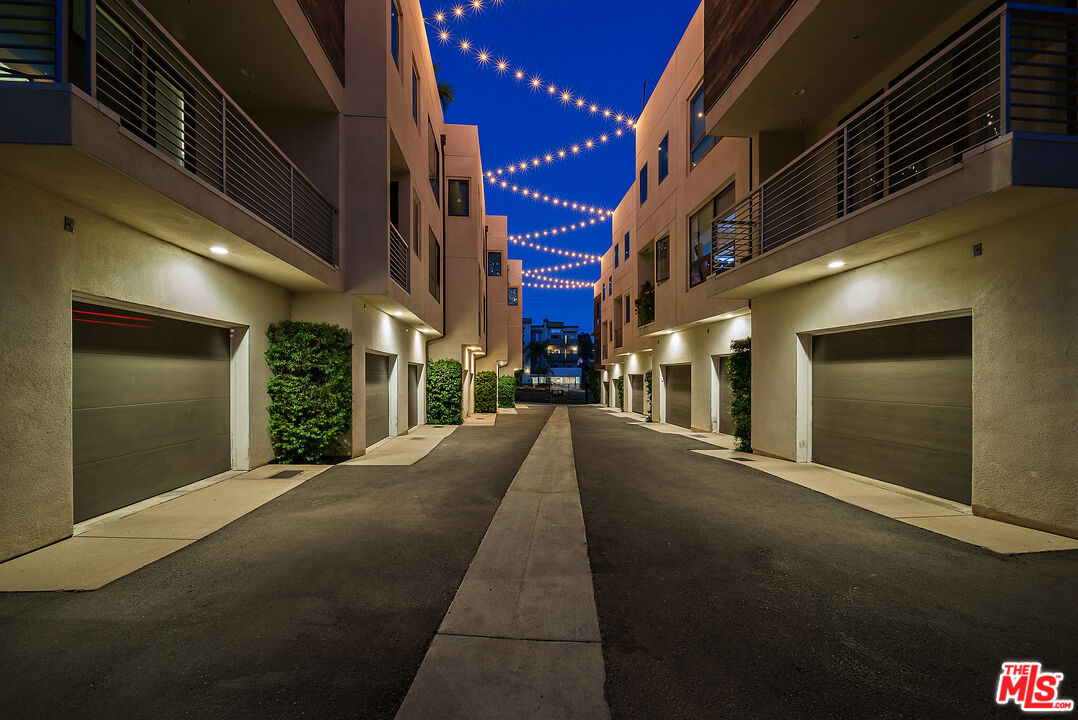 2111 N Cahuenga Blvd Unit: 1