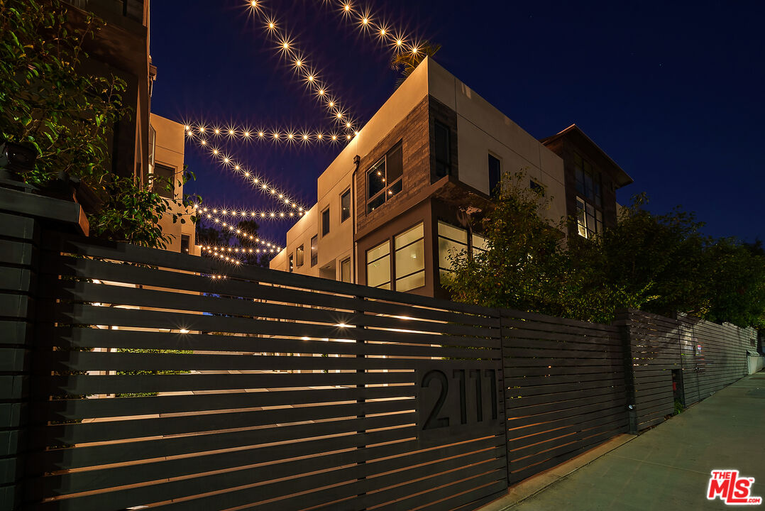 2111 N Cahuenga Blvd Unit: 1