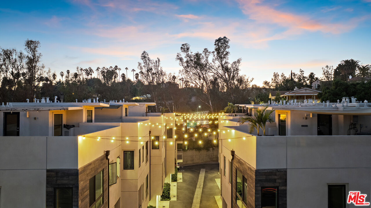 2111 N Cahuenga Blvd Unit: 1