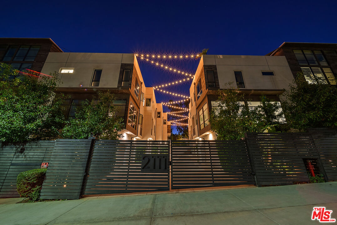 2111 N Cahuenga Blvd Unit: 1