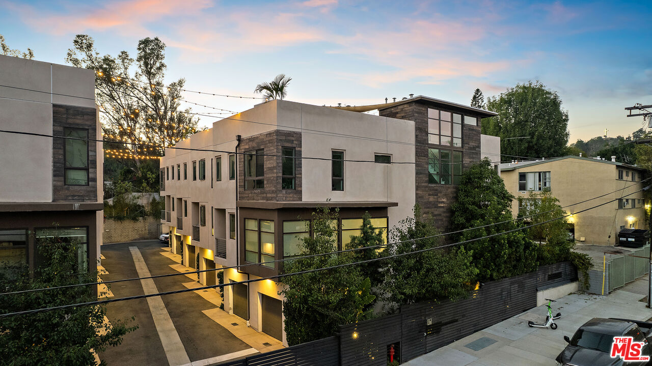 2111 N Cahuenga Blvd Unit: 1