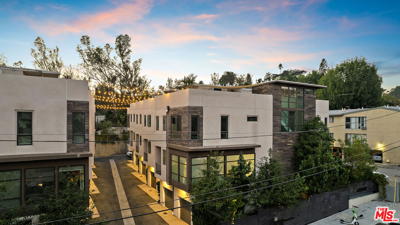 2111 N Cahuenga Blvd Unit: 1