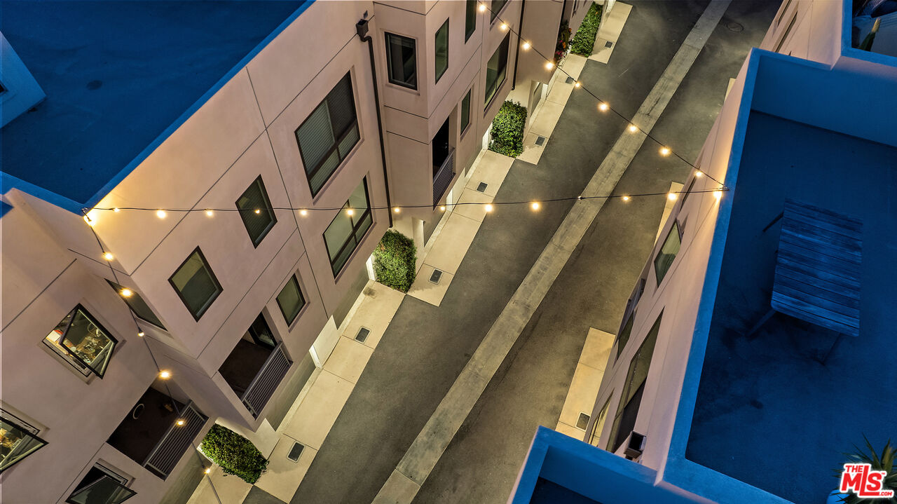 2111 N Cahuenga Blvd Unit: 1