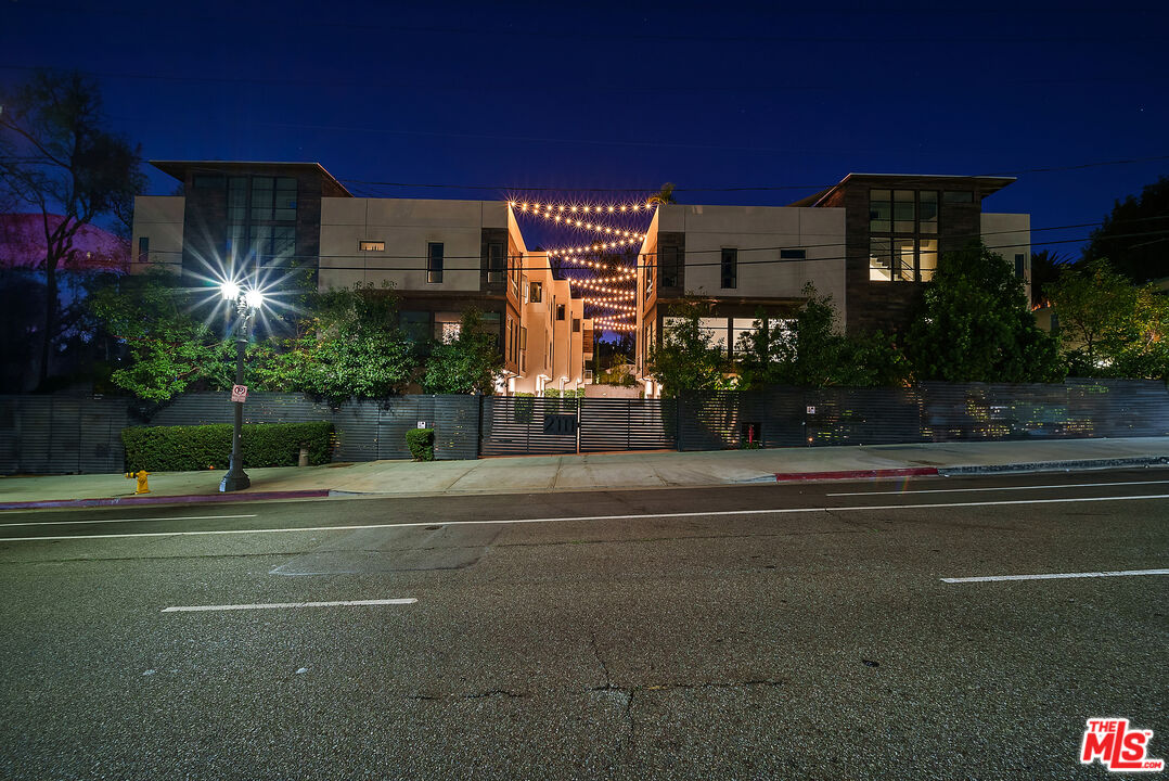 2111 N Cahuenga Blvd Unit: 1