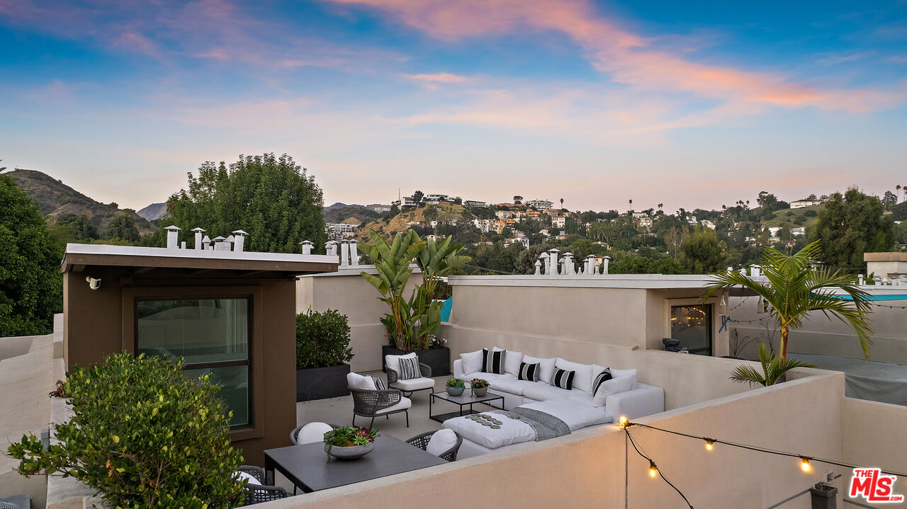 2111 N Cahuenga Blvd Unit: 1