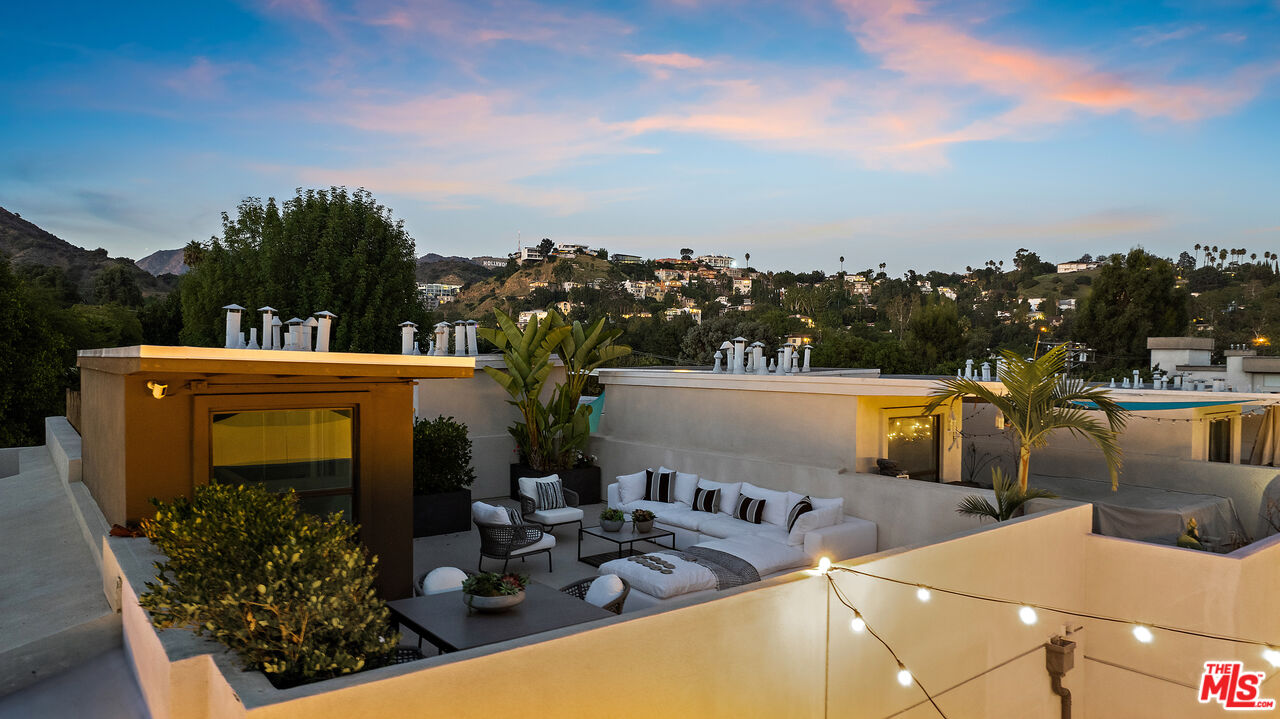 2111 N Cahuenga Blvd Unit: 1