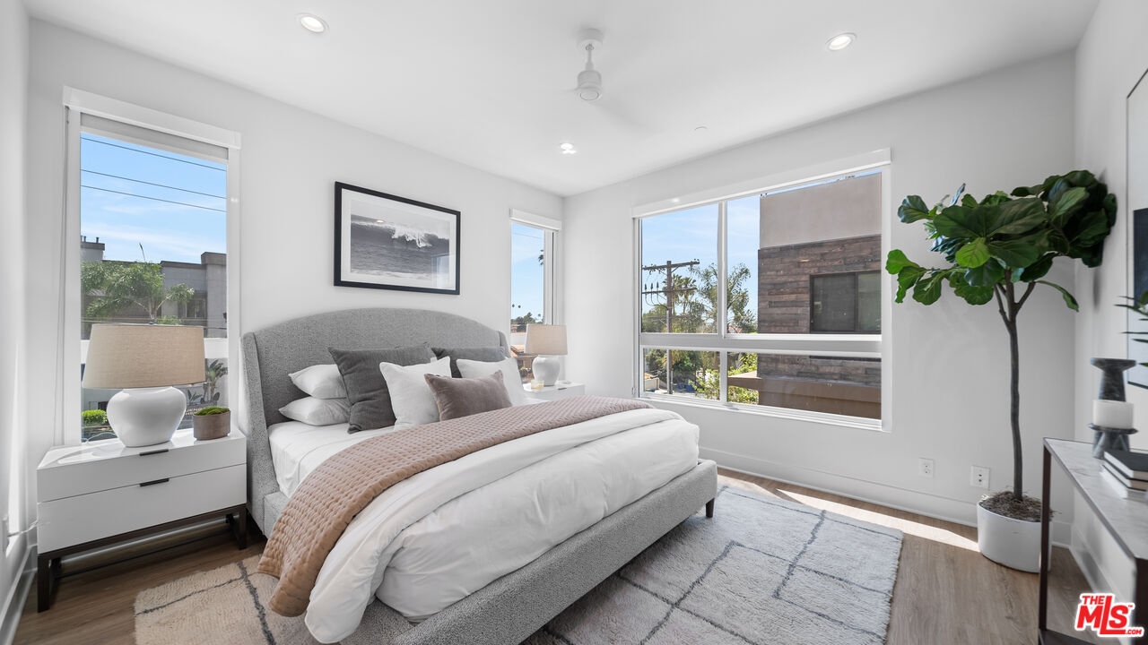 2111 N Cahuenga Blvd Unit: 1