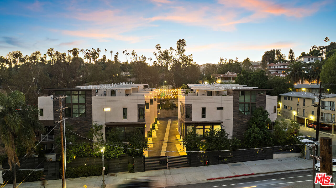 2111 N Cahuenga Blvd Unit: 1