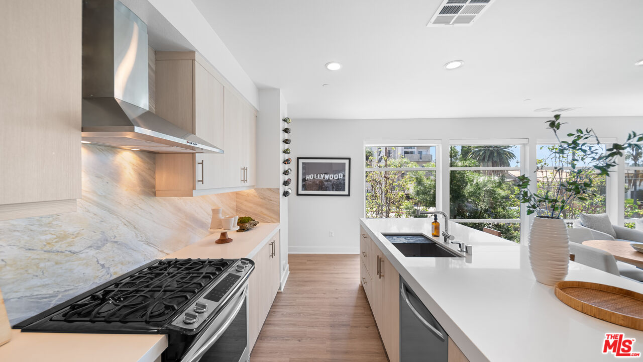 2111 N Cahuenga Blvd Unit: 1