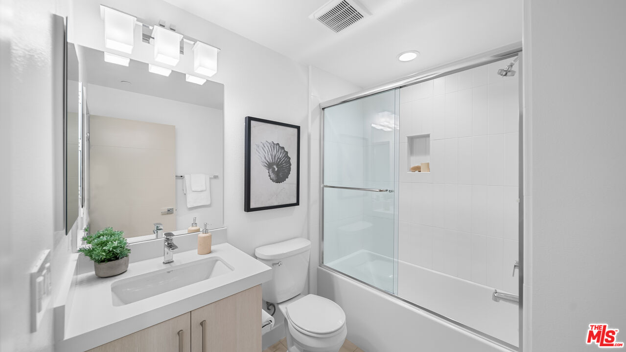 2111 N Cahuenga Blvd Unit: 1
