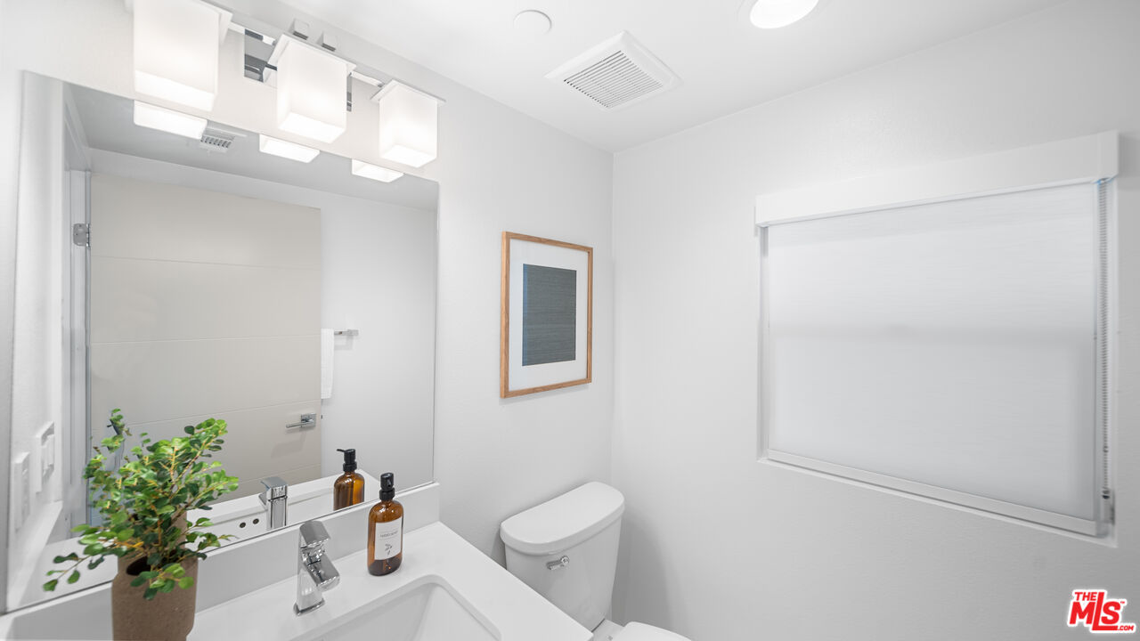 2111 N Cahuenga Blvd Unit: 1