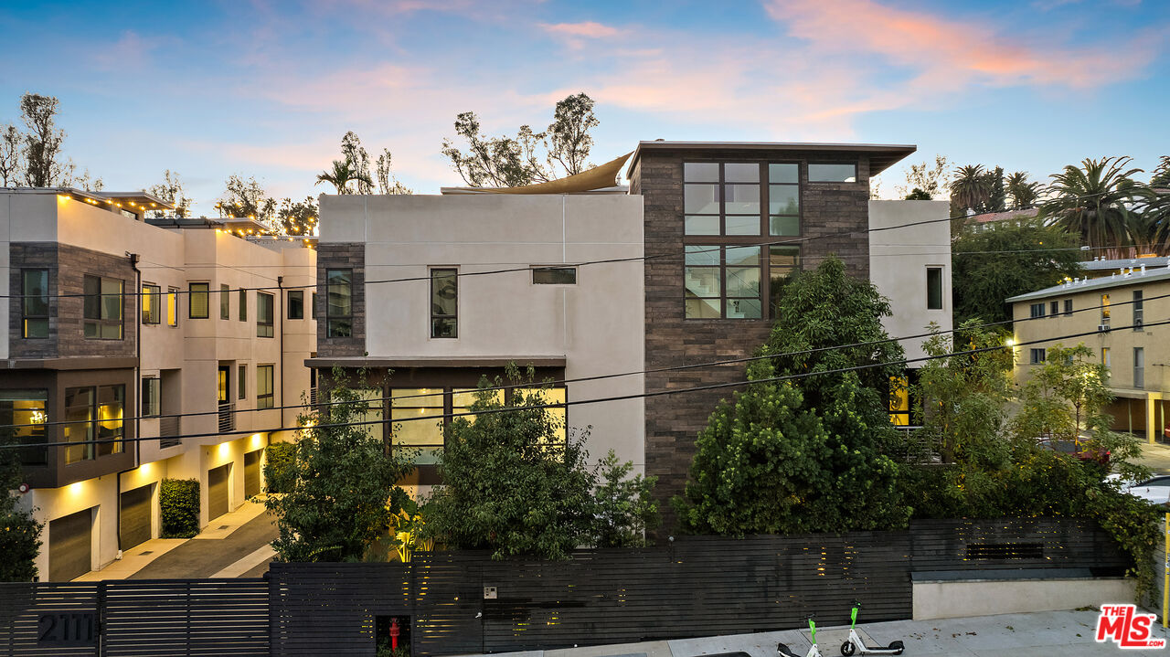 2111 N Cahuenga Blvd Unit: 1