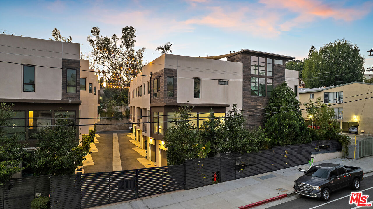 2111 N Cahuenga Blvd Unit: 1