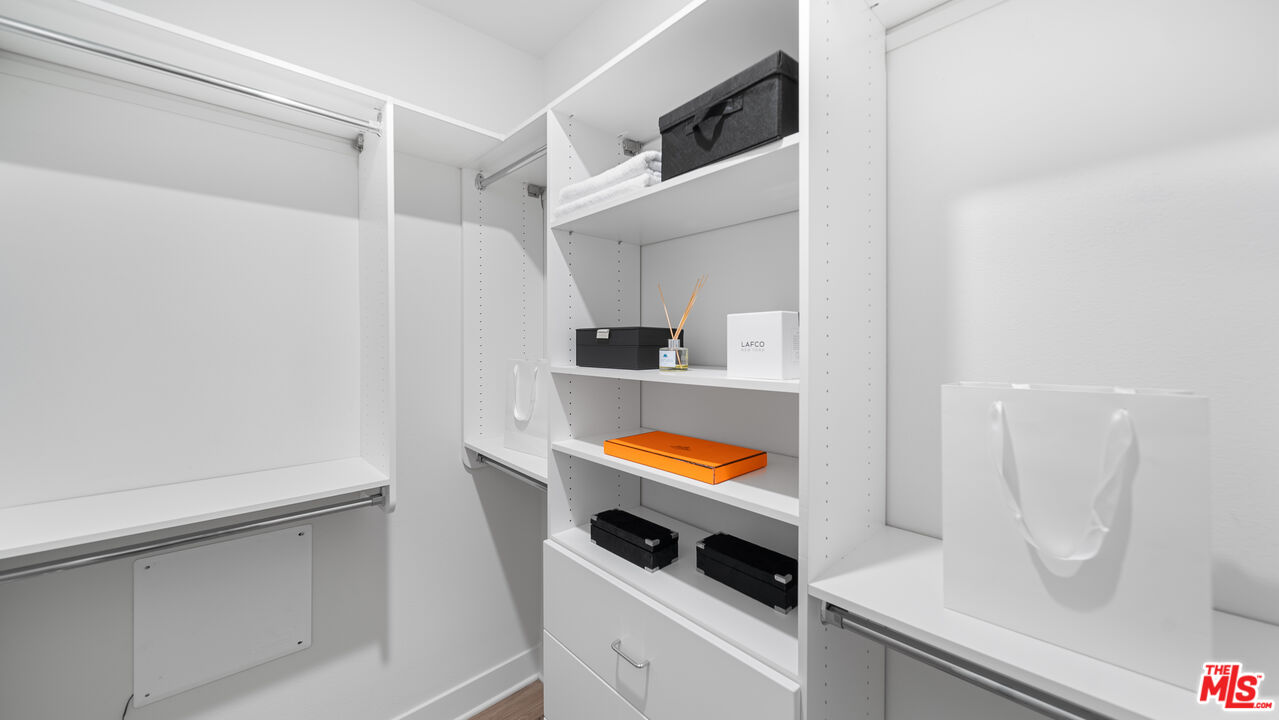 2111 N Cahuenga Blvd Unit: 1