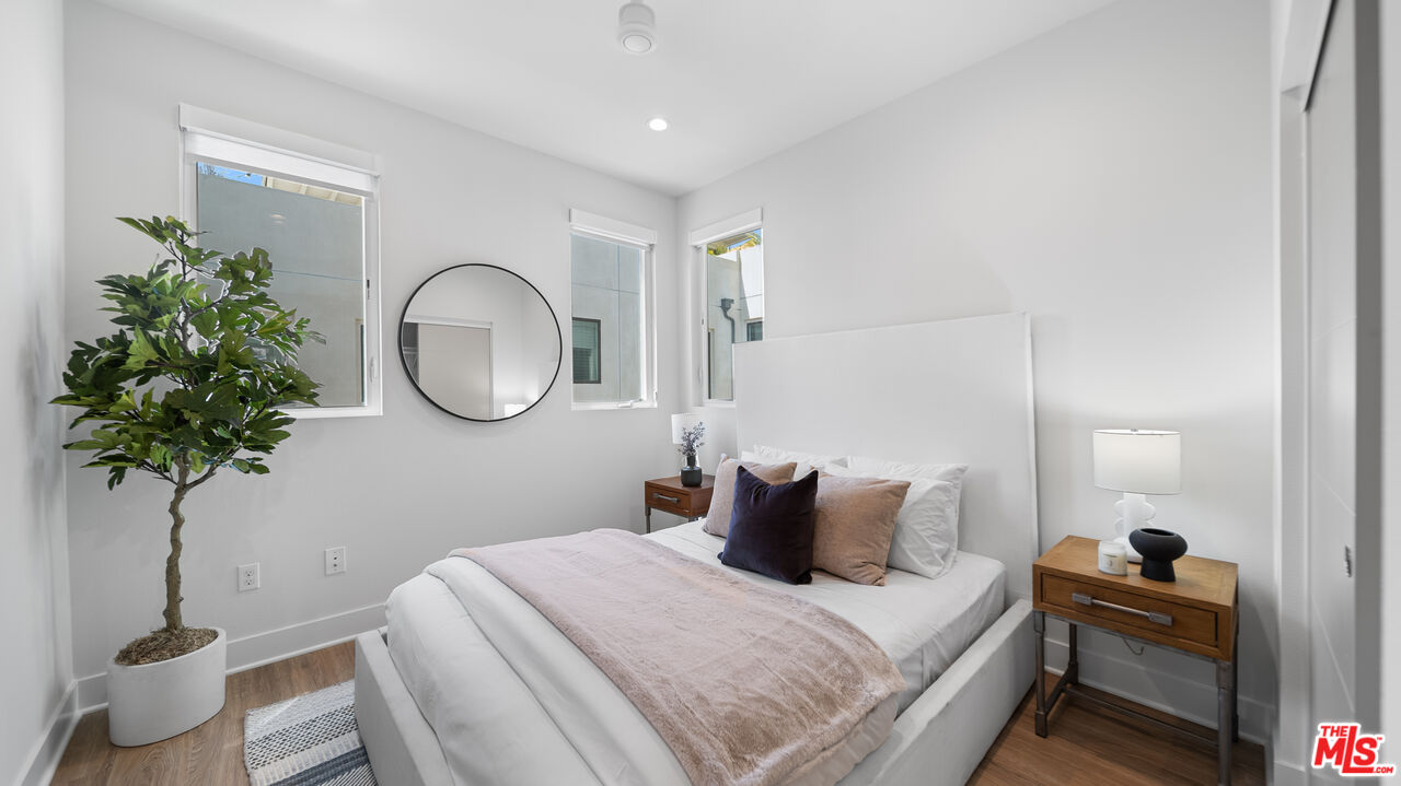 2111 N Cahuenga Blvd Unit: 1