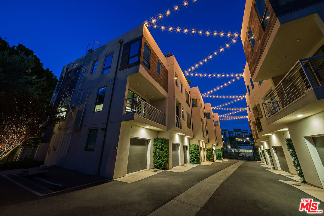 2111 N Cahuenga Blvd Unit: 1