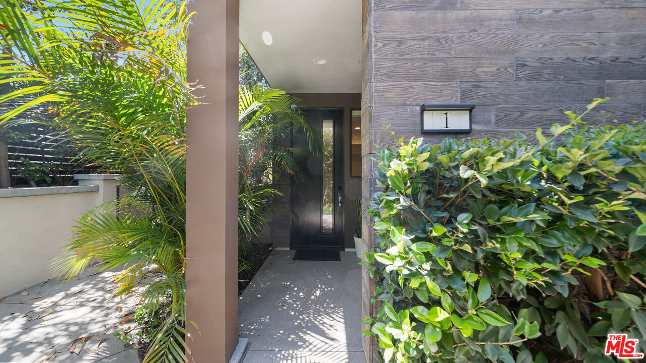 2111 N Cahuenga Blvd Unit: 1
