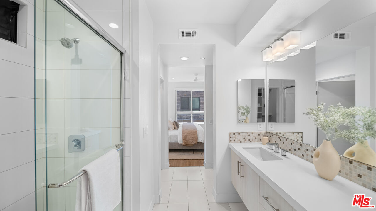 2111 N Cahuenga Blvd Unit: 1