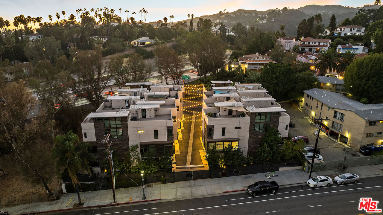 2111 N Cahuenga Blvd Unit: 1