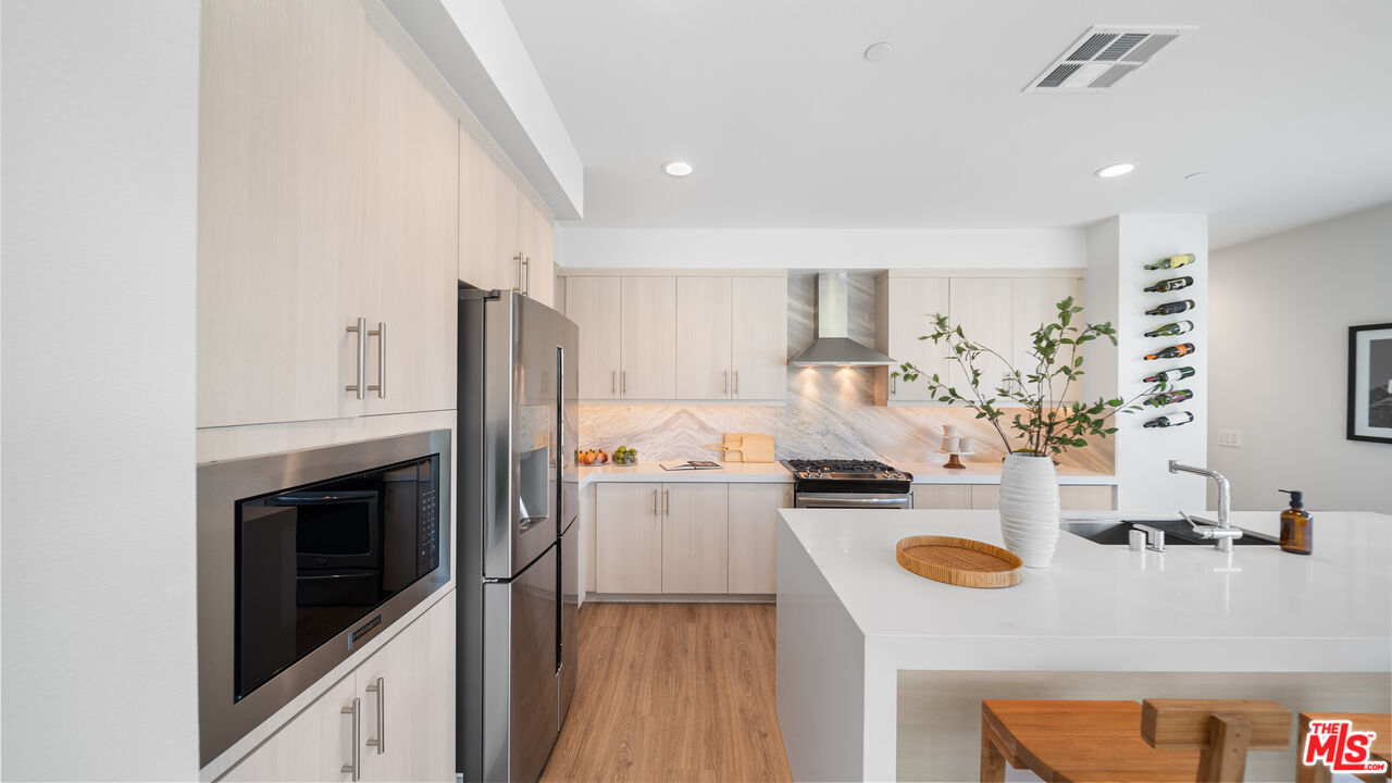 2111 N Cahuenga Blvd Unit: 1