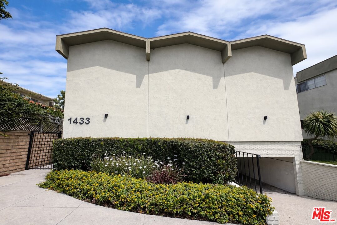 1433 Euclid St Unit: 9