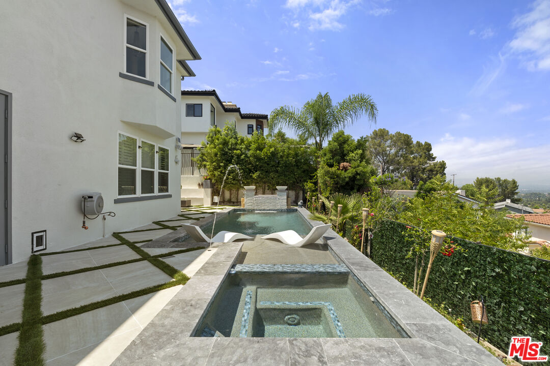 21615 Medina Estates Dr