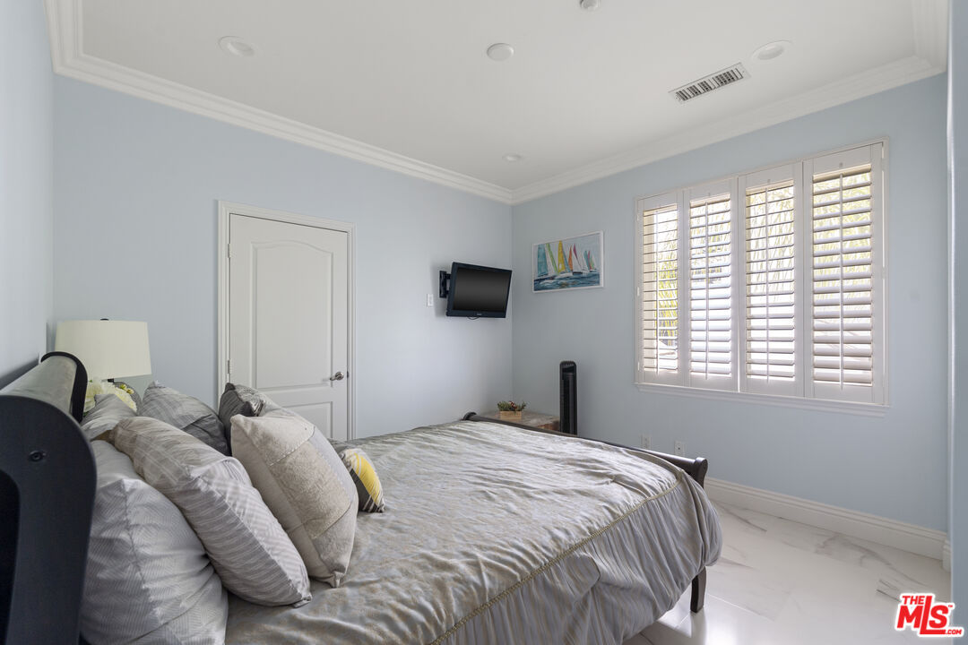 21615 Medina Estates Dr