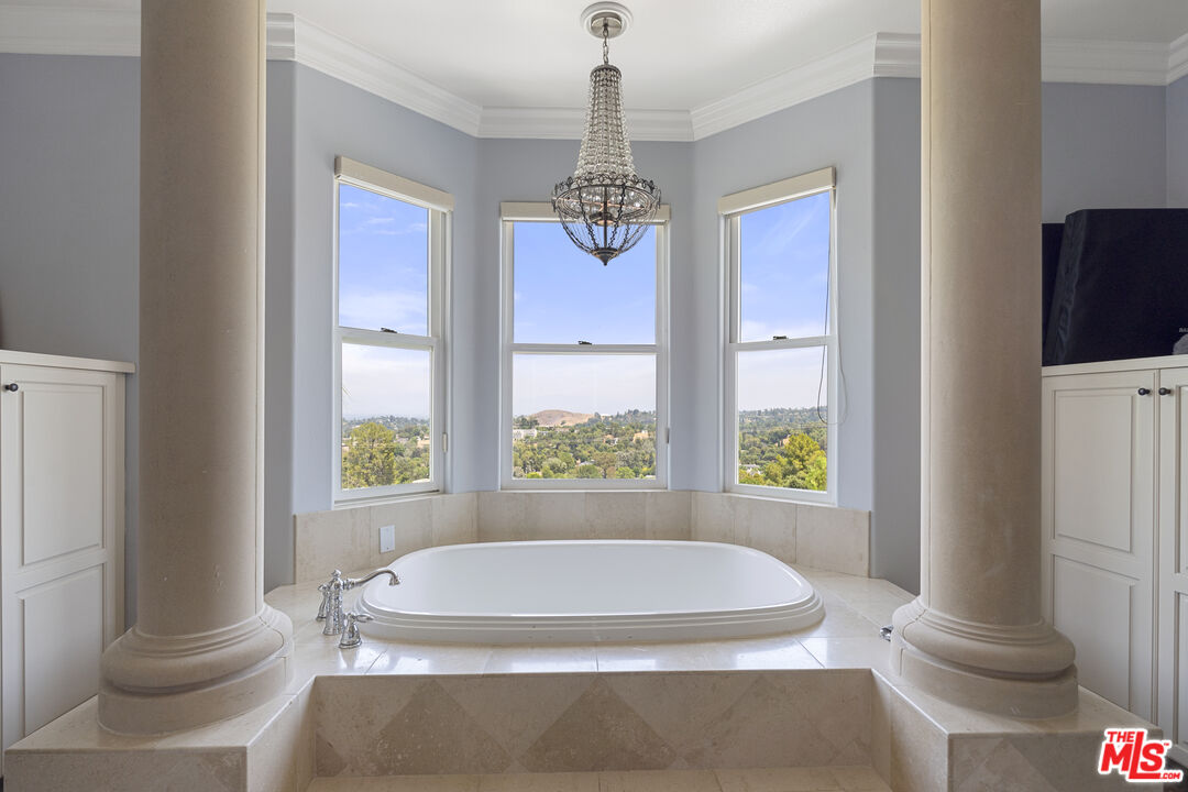 21615 Medina Estates Dr