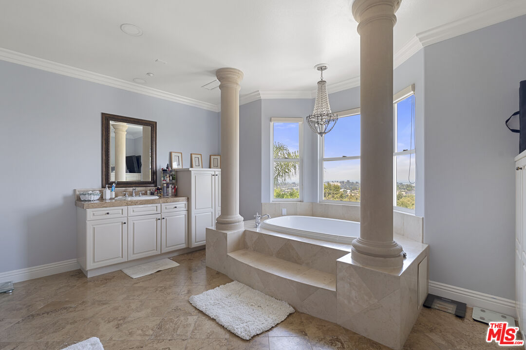 21615 Medina Estates Dr