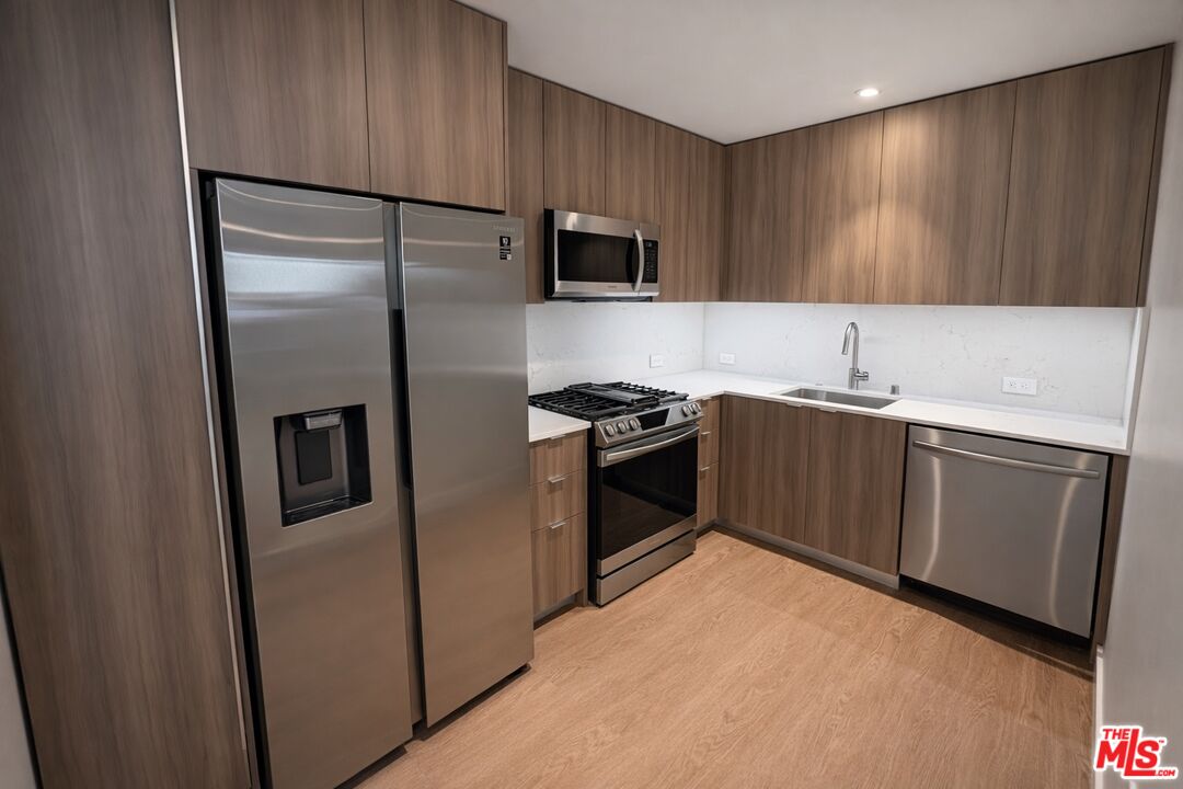 1433 Euclid St Unit: 2