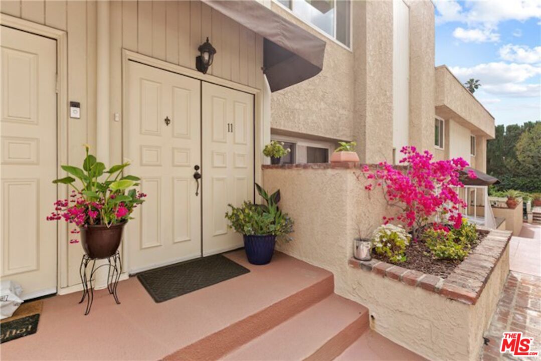 5139 Balboa Blvd Unit: 11