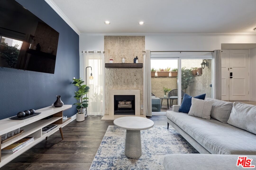 5139 Balboa Blvd Unit: 11